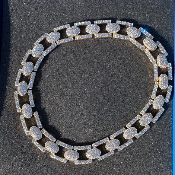 Rhinestone bulky necklace by Akkad - Picture 7 of 7